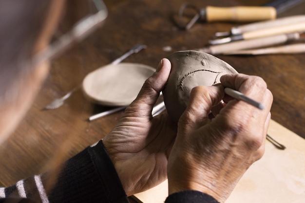 - let’s make... un bassorilievo in ceramica